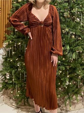 Gilli Burgundy Pleated Midi Dress